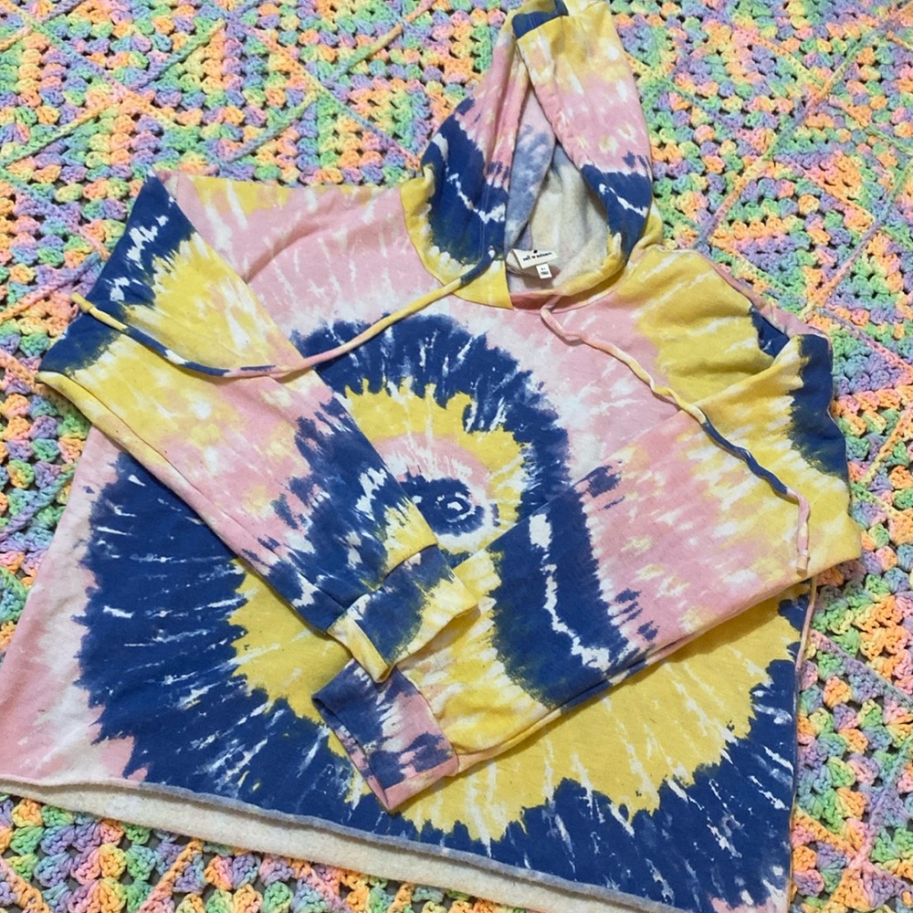 Tie - Dye Belly Shirt hoodie.